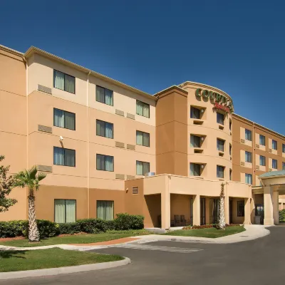 Courtyard by Marriott San Antonio Lackland Отели рядом с достопримечательностью «Аквапарк Акватика в Сан-Антонио»