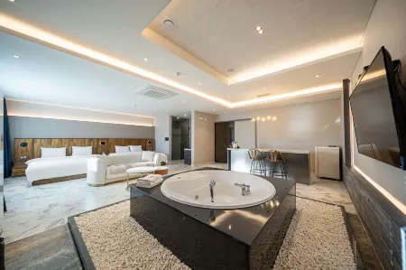 H Avenue Gyeongju Bulkuk Temple Отели рядом с достопримечательностью «Гробница Вонсон-вана в Кёнджу»