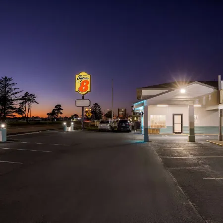 Super 8 by Wyndham Crescent City