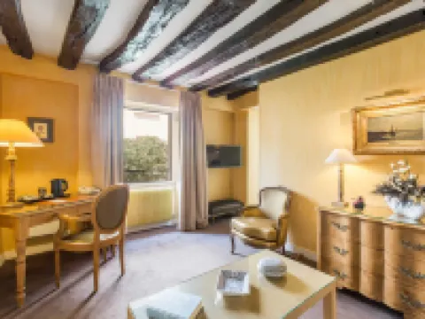 Hôtel la Résidence du Berry Hotels in Versailles