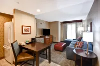 Homewood Suites by Hilton Lancaster - 주차장