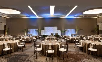 Embassy Suites by Hilton Charleston Airport Hotel & Convention Center