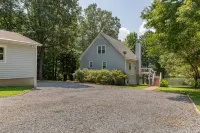 Beautiful Lake Front in Quiet Cove, Convenient to Boat Ramp, Dining & Shopping