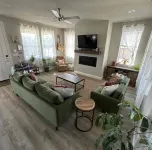 Hot tub, ping pong, and walking distance to over 25 wine tasting rooms!