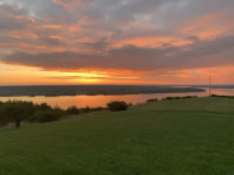 Chamberlain 2 Bedroom Cabin, Sleeps 4-6, Great View,  Boat/Camper Parking, Quiet