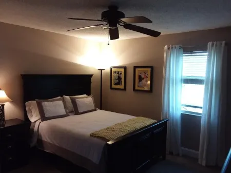 'Dood's Ranch', cozy mountain cottage on horse farm in Waynesville!