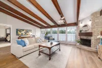 Cozy condo with tennis courts, pool, and close to the Rivers and Schlitterbahn.