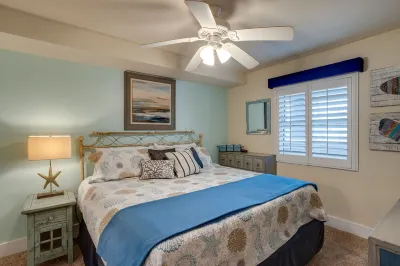 Beachfront with Outstanding Views! Beach Set up Included! Hotels in 