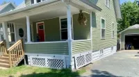 IN TOWN, ONLY 3 BLOCKS FROM LAKE MICHIGAN’S “STEARNS BEACH - Wifi