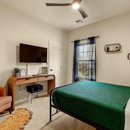 The Woodbriar, close to Hard Rock Casino, downtown Tulsa/BOK + patio w/fire pit