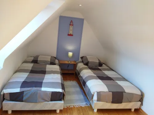 15' from beaches, Perros-Guirec, Tréguier and Lannion, ideally located.