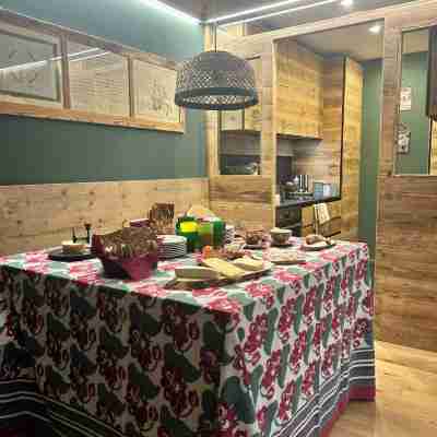 Special Offer ! Top Location with Private Parking Dining/Meeting Rooms