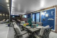 Sleeps 18, Heated Pool, Game Room, 10 Mins to Beach