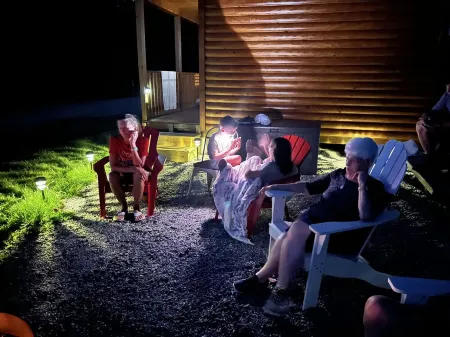 Tranquil Cabin on Lake, 1 hour east of Nashville. Nearby Waterfalls.