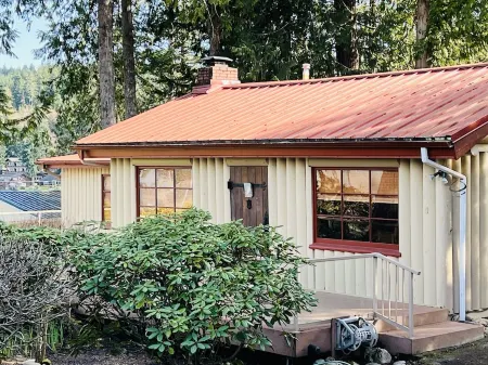 Scenic View Cabin Near Alderbrook Resort