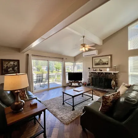 Cozy Townhome on Plumas Pines