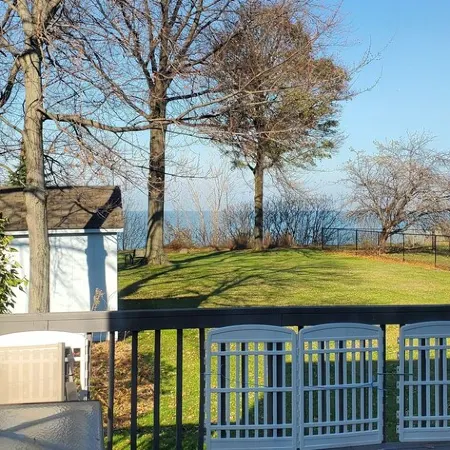 Relaxing Lakeside Getaway