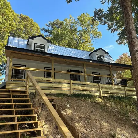 NEW Charming 3-bedroom house on Smith Lake.