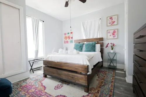 Cozy Retreat with Large Game Room. Only Minutes to the Beach and the Strand.