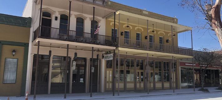 Above the Law Hotels in Natchez