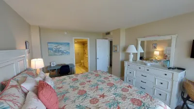 Beautiful, Oceanfront South Seas NW Condo with Stunning Views South Marco Beach 주변 호텔