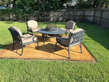 Naomi’s pool, river & beach getaway