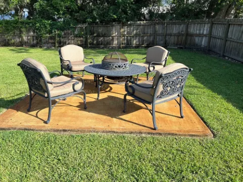 Naomi’s pool, river & beach getaway