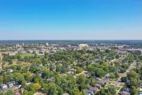 Irish River House - walk to ND!