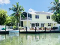 Reel Royale a Canal Home on Anna Maria Island highly esteemed Key Royale!