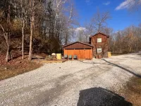 Creekside cottage with hot tub and fishing