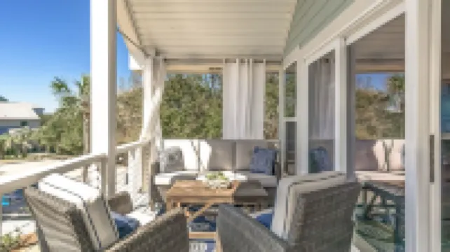 Uncrowded 30A Beach! Hot Tub, Heated Pool + Outdoor TV, Bikes, by Alys +Rosemary