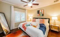 Colorful Oasis ~ Pool ~ Game Room ~ Ping Pong ~ Basketball Court ~ Grill & More Hotels near Fort Lauderdale Executive Airport