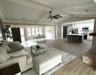 Newly remodeled 3 BR house, 5 min from WEC and by golf course. Dogs allowed