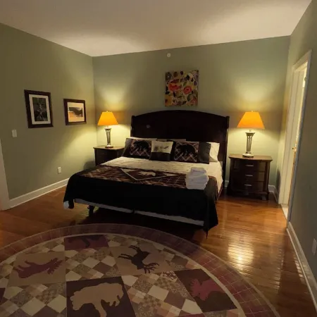Hunter Mountain 2 Bedroom Condo - Steps to Ski Slopes!!