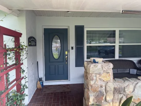 Minutes from the Water Sweet Vacation Home Sleeps 6 Close to Shops & Restaurants