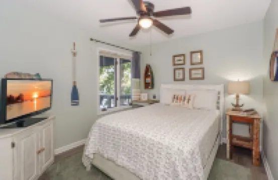 Red Sky Lake House - Tranquility at the lake!