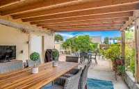 Key Lime Cottage - Updated - 1 Minute Walk to Beach & Pier