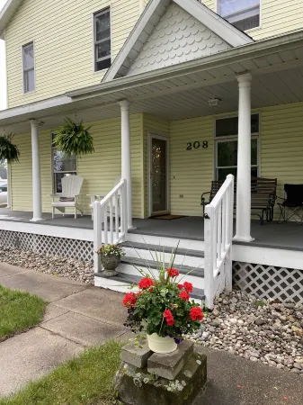 Betsy Ross,, Great Downtown,, Residence