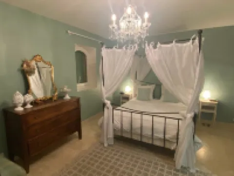 Mas Provençale Entouré de Pommiers, Piscine et Terrain de Tennis Hotels in Cavaillon