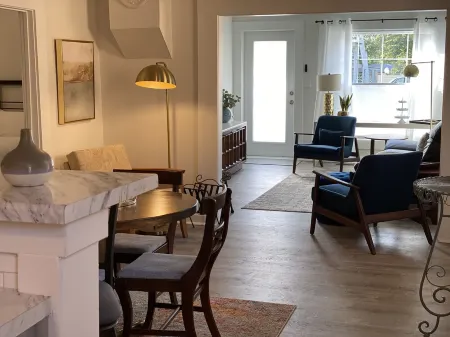 Adorable cottage with modern style , we welcome you to your temporary home!