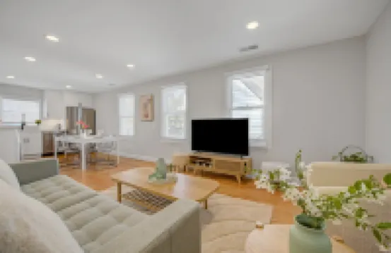 Palmer Square 2BR w/ Parking