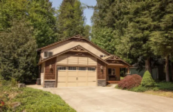 Mt Hood Village! Close to Golf and Skiing. Hot Tub+Dog Friendly