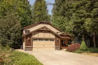 Mt Hood Village! Close to Golf and Skiing. Hot Tub+Dog Friendly