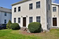 Spacious, Comfy Colonial, minutes to Boston and highways 米爾頓住宿飯店