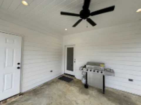 Brand New Gameday Getaway! Less than 3 miles from Campus.