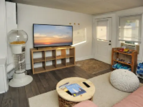 Peach by the Beach! 1 Bdrm Apt close to downtown Hotels in New Buffalo