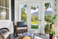 Sparkle on the Rocks is a Sanctuary of Comfort and Artistic Inspiration