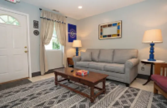 Peaceful 1-Bedroom Retreat in Town