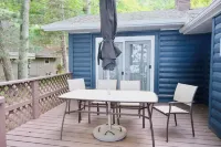 Lakefront Cottage, Dock in for the Season!