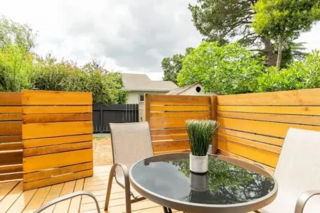 Modern Charm/Large families and friend groups Отели в г. Конкорд